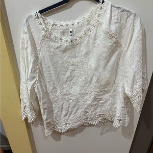 Leo & Nicole White Embroidered Blouse
